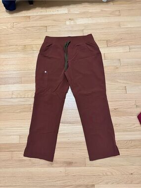 Figs Kade cargo scrub pants size large petite- walnut